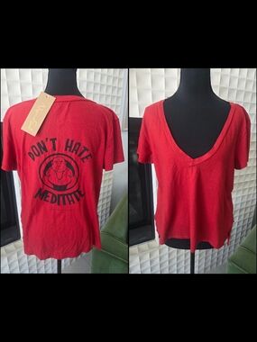 Niyama Sol NWT Don't Hate Meditate Encinitas V-neck T-shirt in Diablo Red, XL